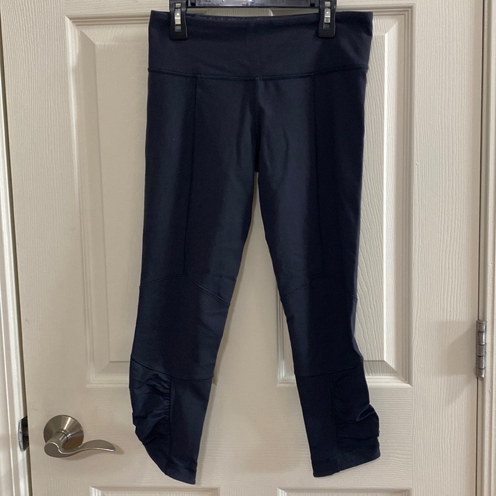 Lululemon Size 6 Capris. Excellent Condition